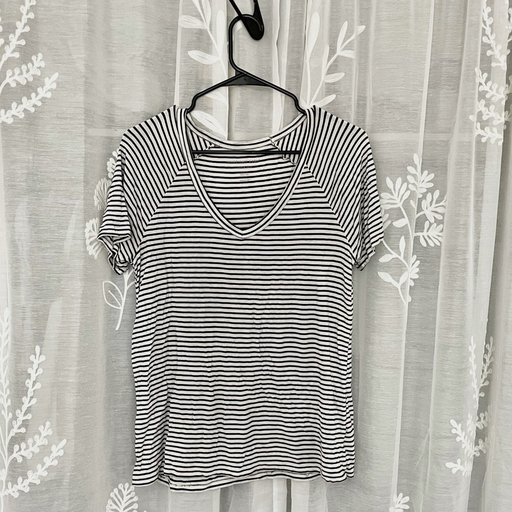 Soft and sexy flowy tee☕️
